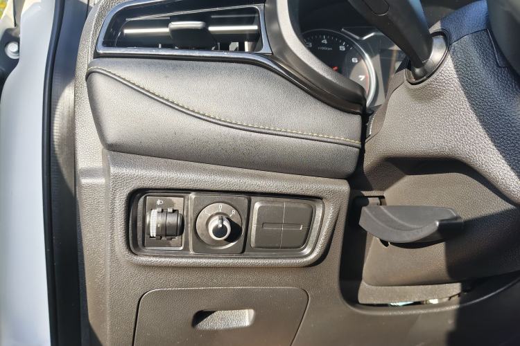 Used JAC Group Refine S4 2019 1.6L Manual Dream Edition Interior 7