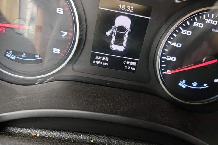 Used JAC Group Refine S4 2019 1.6L Manual Overdrive Model Odometer Close Up