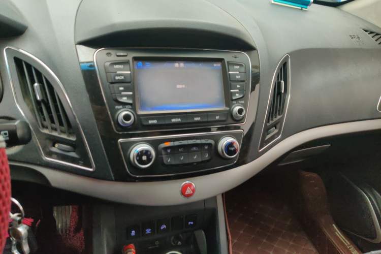 Used JAC Group Refine S5 2013 2.0T Manual Luxury Edition Audio And AC Panel