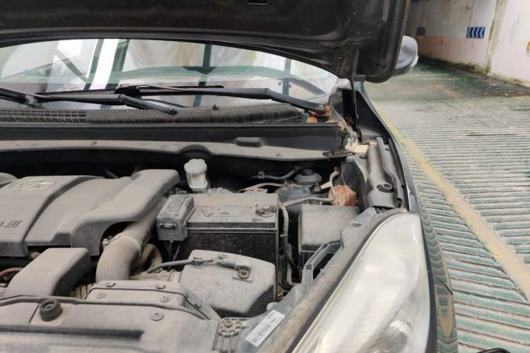 Used JAC Group Refine S5 2013 2.0T Manual Luxury Edition Engine Bay Left