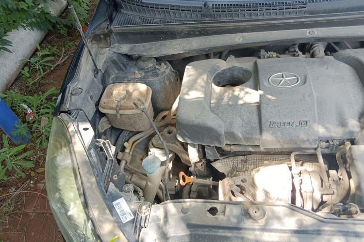 Used JAC Group Refine S5 2013 2.0T Manual Luxury Edition Engine Bay Right