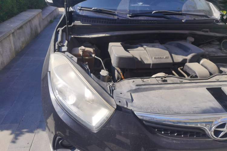 Used JAC Group Refine S5 2013 2.0T Manual Luxury Edition Engine Bay Right