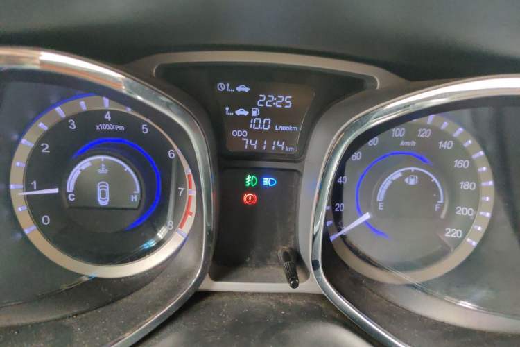Used JAC Group Refine S5 2013 2.0T Manual Luxury Edition Odometer Close Up