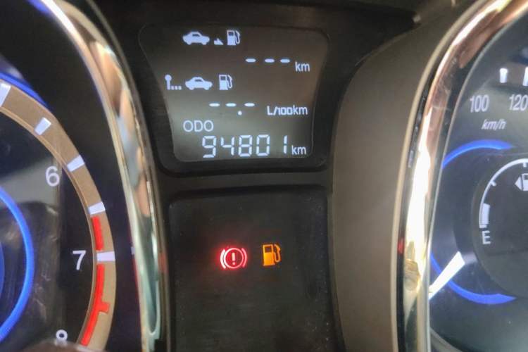 Used JAC Group Refine S5 2013 2.0T Manual Luxury Edition Odometer Close Up