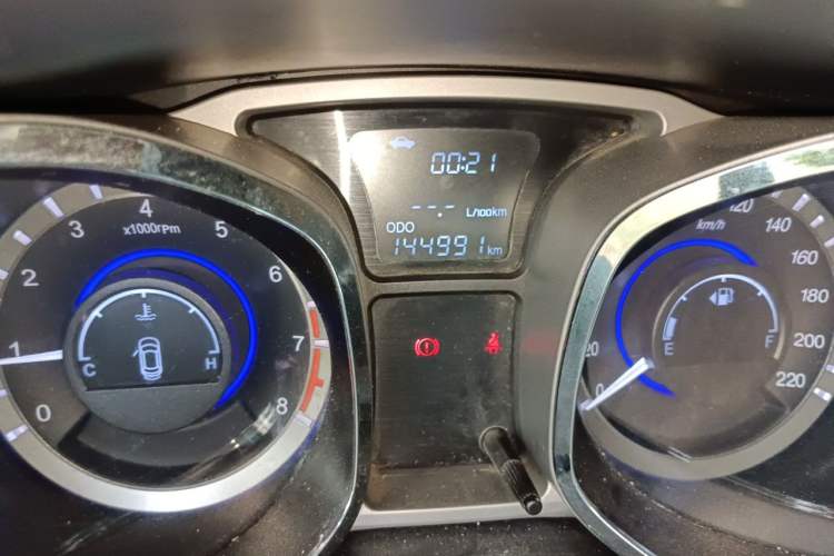 Used JAC Group Refine S5 2013 2.0T Manual New Edition Odometer Close Up
