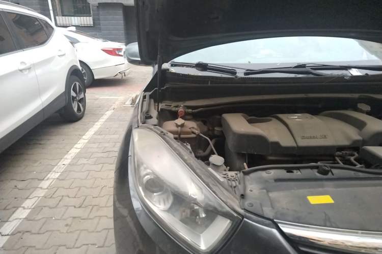 Used JAC Group Refine S5 2013 2.0T Manual Luxury Edition Engine Bay Right