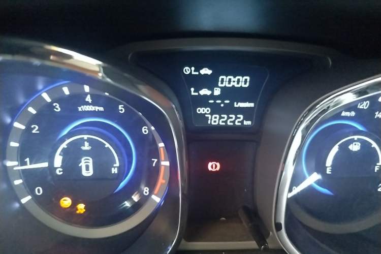 Used JAC Group Refine S5 2013 2.0T Manual Luxury Edition Odometer Close Up