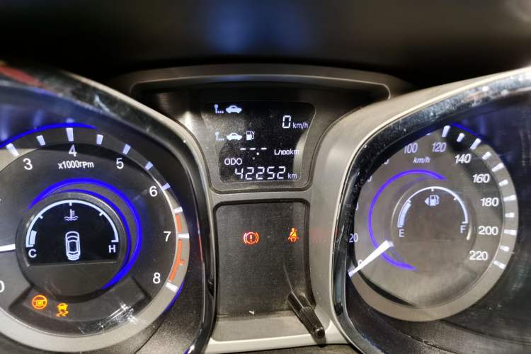 Used JAC Group Refine S5 2013 2.0T Manual New Edition Odometer Close Up