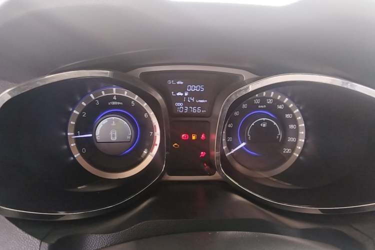 Used JAC Group Refine S5 2013 2.0L Manual Elite Edition Odometer Close Up
