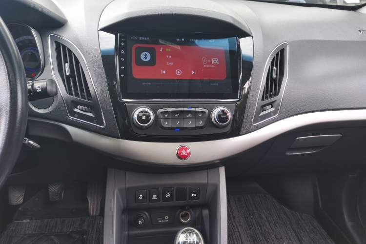 Used JAC Group Refine S5 2013 2.0T Manual Luxury Edition Audio And AC Panel