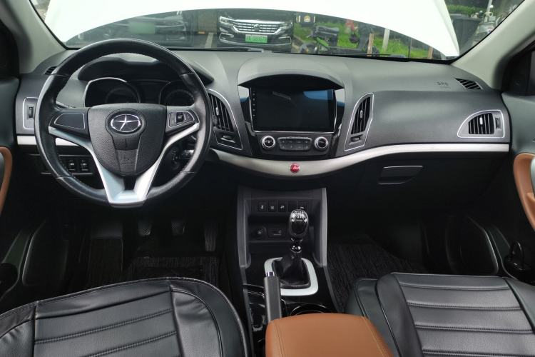 Used JAC Group Refine S5 2013 2.0T Manual Luxury Edition Center Console