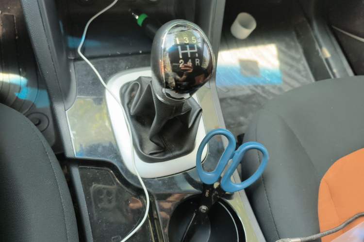 Used JAC Group Refine S5 2013 2.0L Manual Luxury Edition Gear Lever