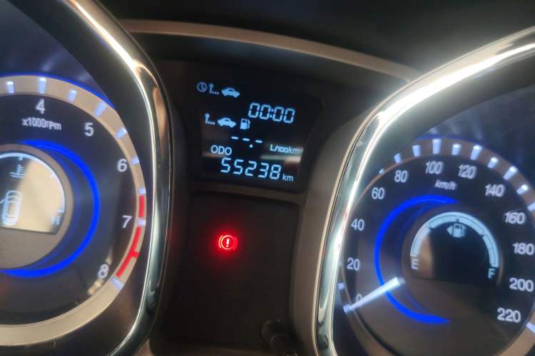 Used JAC Group Refine S5 2013 2.0T Manual Luxury Edition Odometer Close Up
