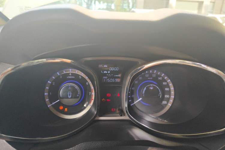 Used JAC Group Refine S5 2013 2.0T Manual New Edition Odometer Close Up