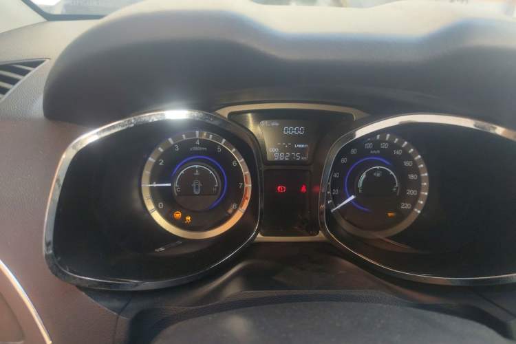 Used JAC Group Refine S5 2013 2.0T Manual New Edition Odometer Close Up