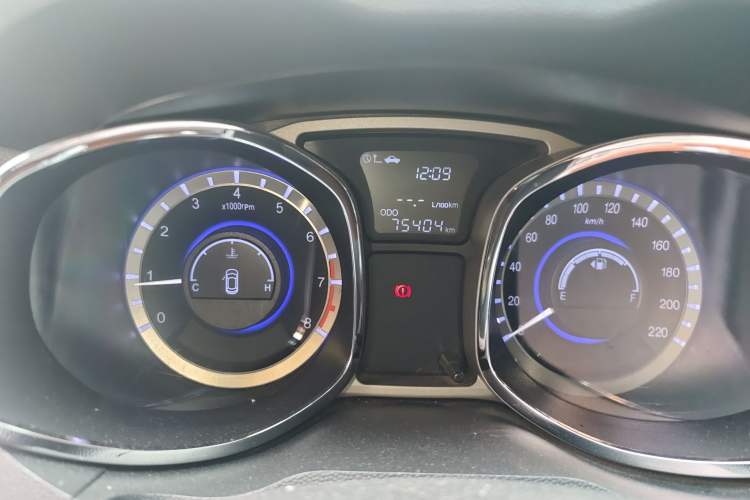 Used JAC Group Refine S5 2013 2.0L Manual Luxury Edition Odometer Close Up