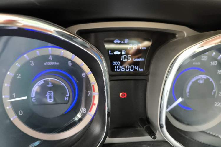 Used JAC Group Refine S5 2013 2.0T Manual New Edition Odometer Close Up
