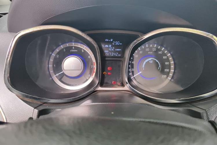 Used JAC Group Refine S5 2013 2.0T Manual Luxury Edition Odometer Close Up