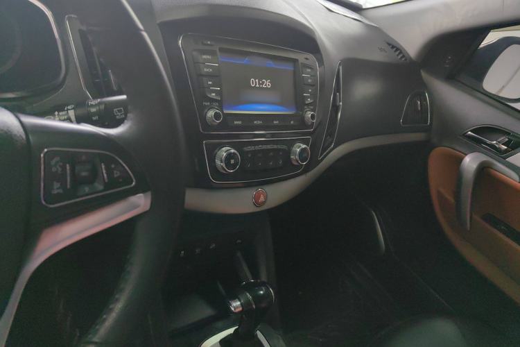Used JAC Group Refine S5 2014 2.0T Automatic Luxury Edition Audio And AC Panel