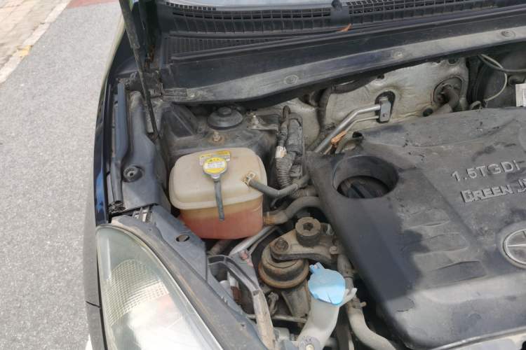 Used JAC Group Refine S5 2014 1.5T Manual Luxury Edition Engine Bay Right