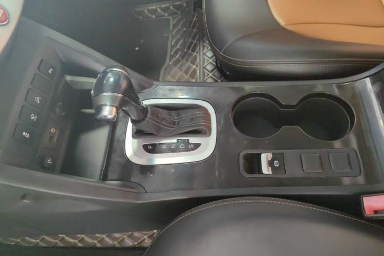 Used JAC Group Refine S5 2014 2.0T Automatic Luxury Edition Gear Lever