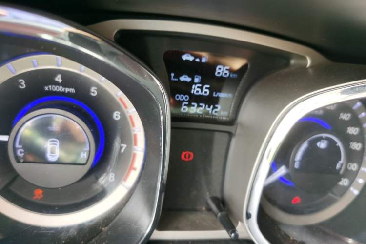 Used JAC Group Refine S5 2014 1.5T Manual Luxury Edition Odometer Close Up