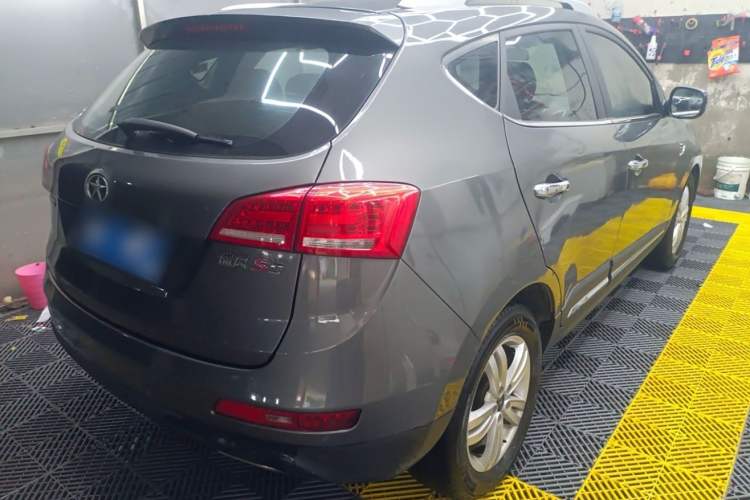 Used JAC Group Refine S5 2014 2.0T Manual Luxury Edition Exterior 4