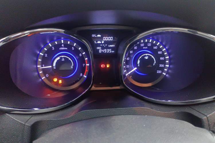 Used JAC Group Refine S5 2014 2.0T Manual Luxury Edition Odometer Close Up