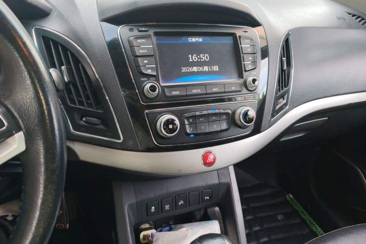Used JAC Group Refine S5 2014 2.0T Automatic Luxury Edition Audio And AC Panel