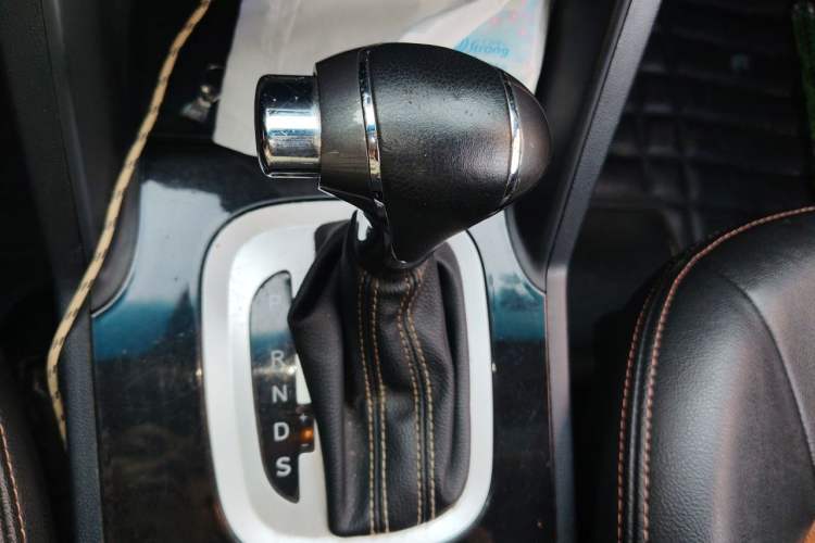 Used JAC Group Refine S5 2014 2.0T Automatic Luxury Edition Gear Lever