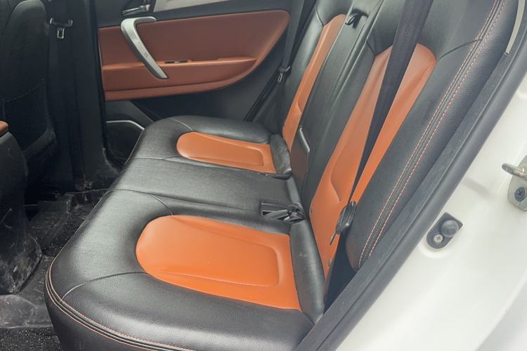 Used JAC Group Refine S5 2014 1.5T Manual Luxury Edition Interior 1