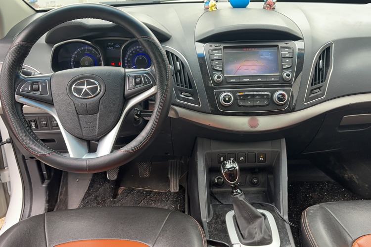 Used JAC Group Refine S5 2014 1.5T Manual Luxury Edition Interior 3
