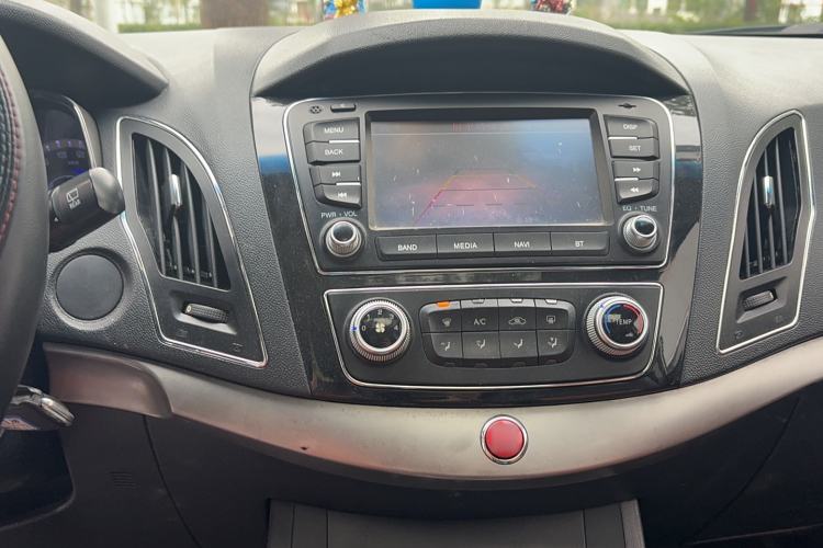 Used JAC Group Refine S5 2014 1.5T Manual Luxury Edition Interior 6