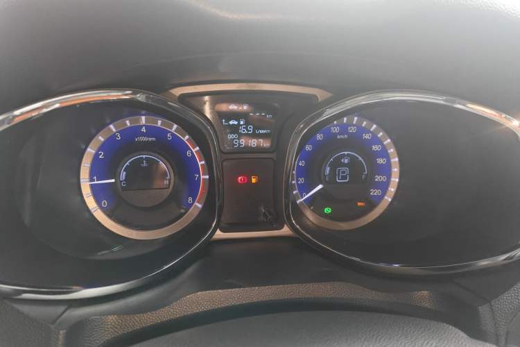 Used JAC Group Refine S5 2014 2.0T Automatic Luxury Edition Odometer Close Up