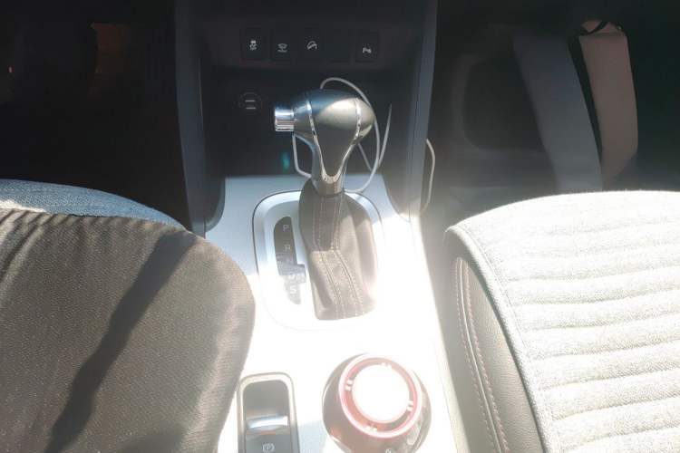Used JAC Group Refine S5 2015 2.0T Automatic Luxury Edition Gear Lever