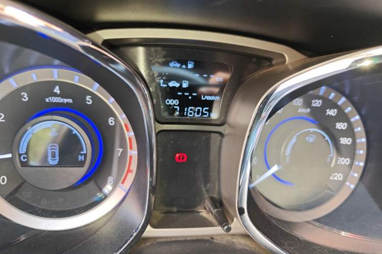 Used JAC Group Refine S5 2015 2.0L Manual Luxury Edition Odometer Close Up