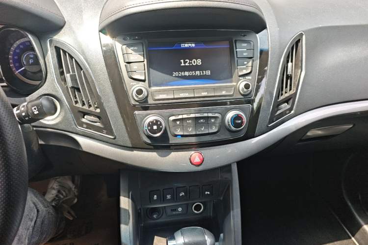 Used JAC Group Refine S5 2015 1.5T Automatic Luxury Model Audio And AC Panel