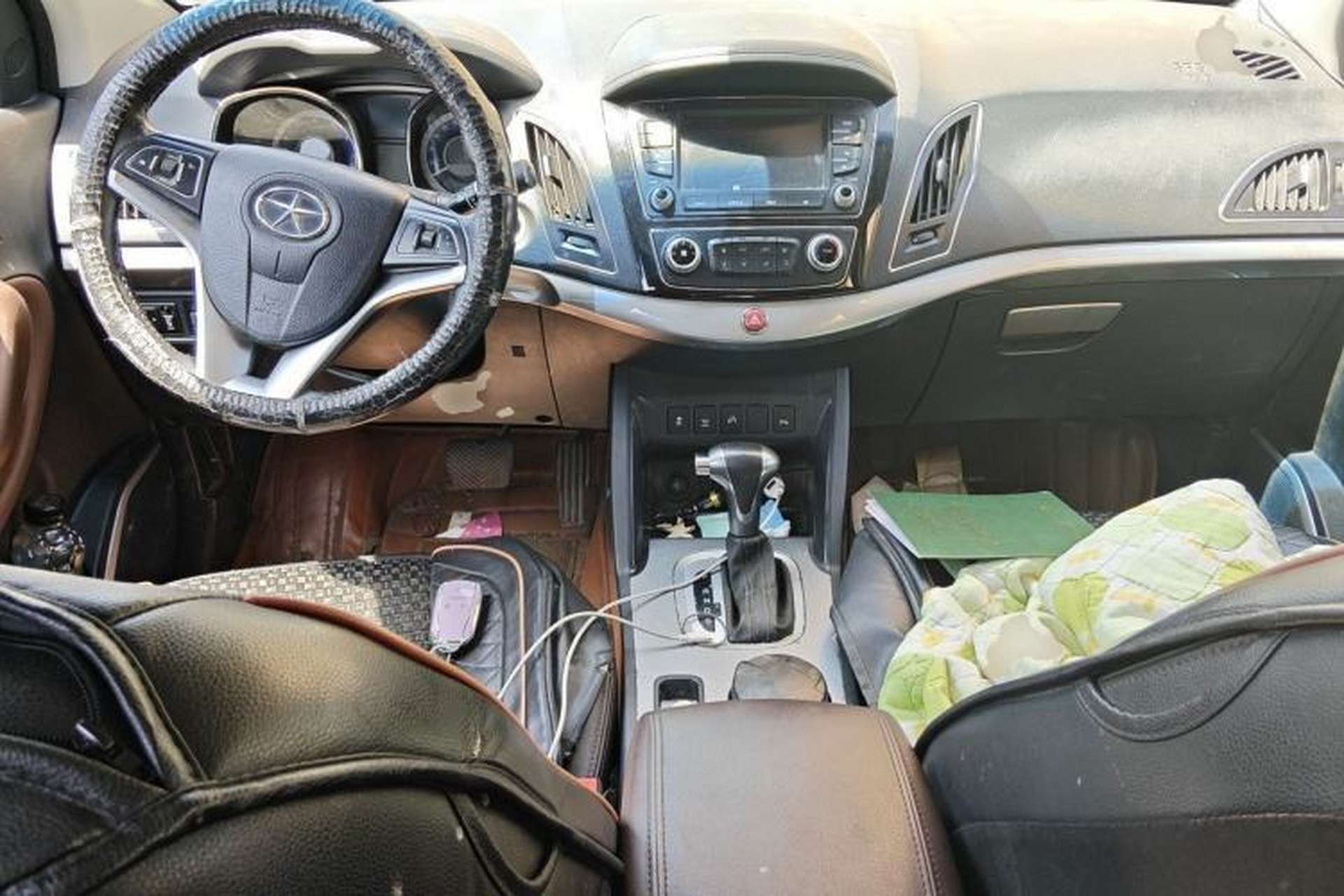 Used JAC Group Refine S5 2015 1.5T Automatic Luxury Model Center Console