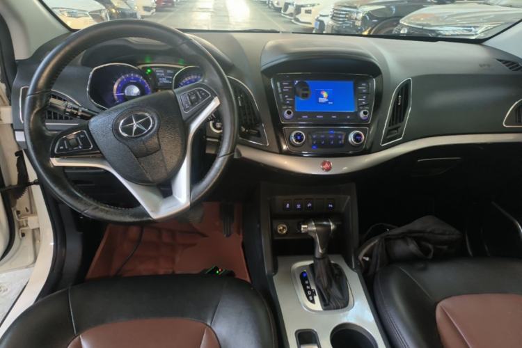 Used JAC Group Refine S5 2015 1.5T Automatic Luxury Model Center Console
