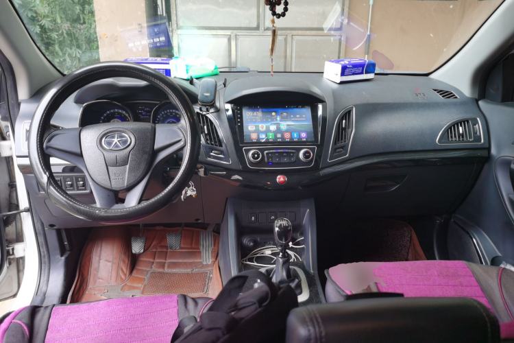 Used JAC Group Refine S5 2015 1.5T Manual Elite Model Center Console