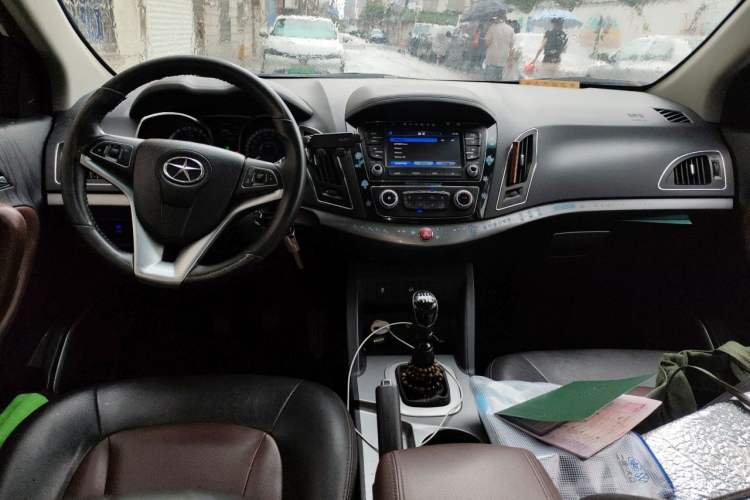 Used JAC Group Refine S5 2015 1.5T Manual Comfort Model Center Console