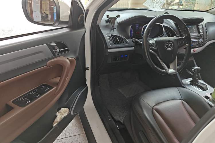 Used JAC Group Refine S5 2015 1.5T Automatic Elite Model Driver Seat