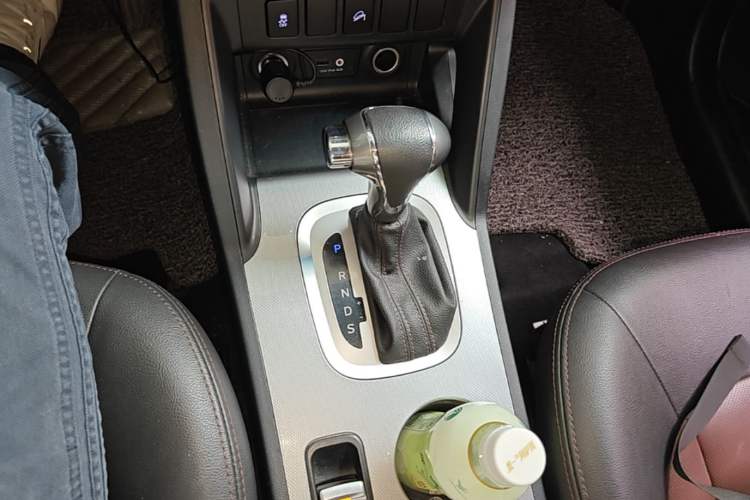 Used JAC Group Refine S5 2015 1.5T Automatic Elite Model Gear Lever