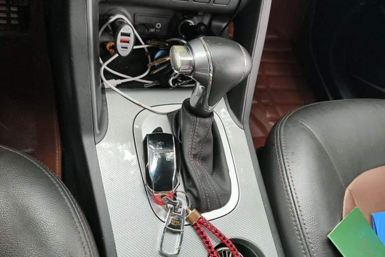 Used JAC Group Refine S5 2015 1.5T Automatic Comfort Edition Gear Lever