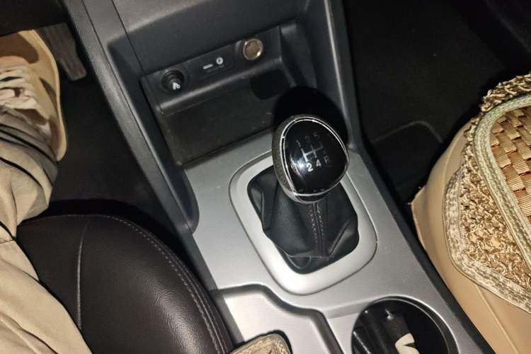 Used JAC Group Refine S5 2015 2.0L Manual Luxury Edition Gear Lever