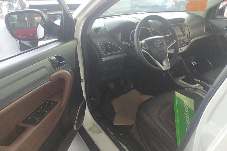 Used JAC Group Refine S5 2015 1.5T Manual Luxury Sport Edition Interior 2