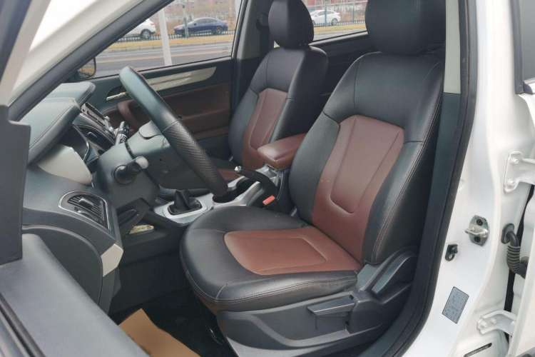 Used JAC Group Refine S5 2015 1.5T Manual Comfort Model Interior 4