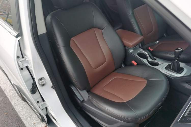 Used JAC Group Refine S5 2015 1.5T Manual Comfort Model Interior 9
