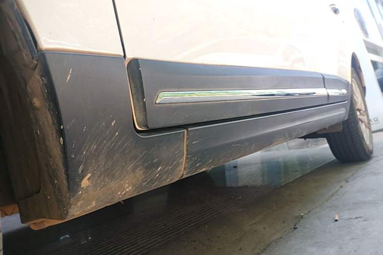 Used JAC Group Refine S5 2015 1.5T Automatic Elite Model Left Side Sill