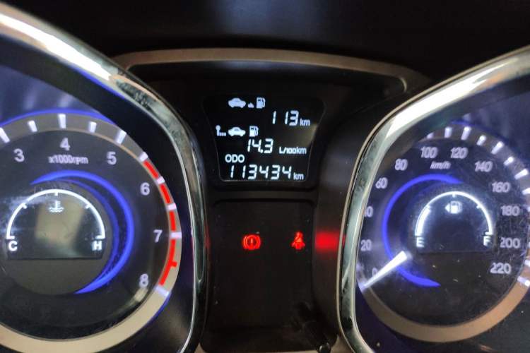 Used JAC Group Refine S5 2015 1.5T Manual Comfort Model Odometer Close Up